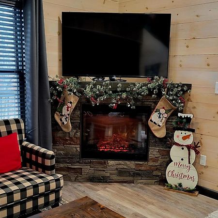 Lil Cabin In The Cove! Mtn Views, Theater, Hot Tub, Games, King Beds, Prime Location! เซอเวียร์วีล ภายนอก รูปภาพ