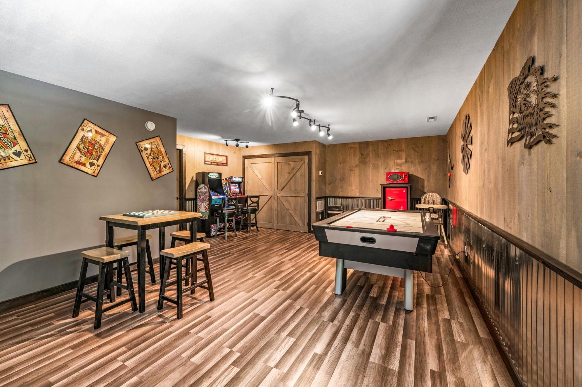 Lil Cabin In The Cove! Mtn Views, Theater, Hot Tub, Games, King Beds, Prime Location! เซอเวียร์วีล ภายนอก รูปภาพ