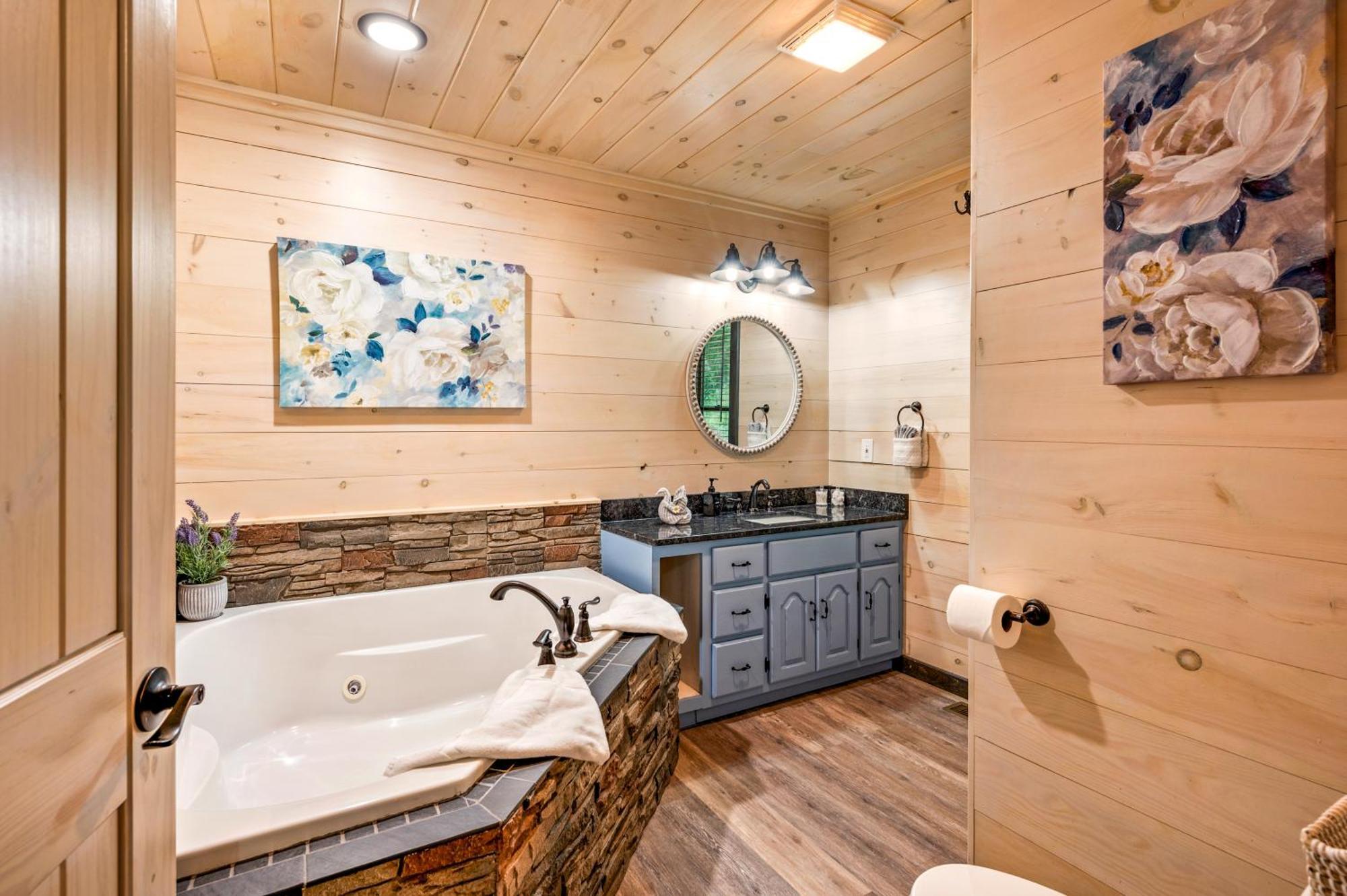 Lil Cabin In The Cove! Mtn Views, Theater, Hot Tub, Games, King Beds, Prime Location! เซอเวียร์วีล ภายนอก รูปภาพ
