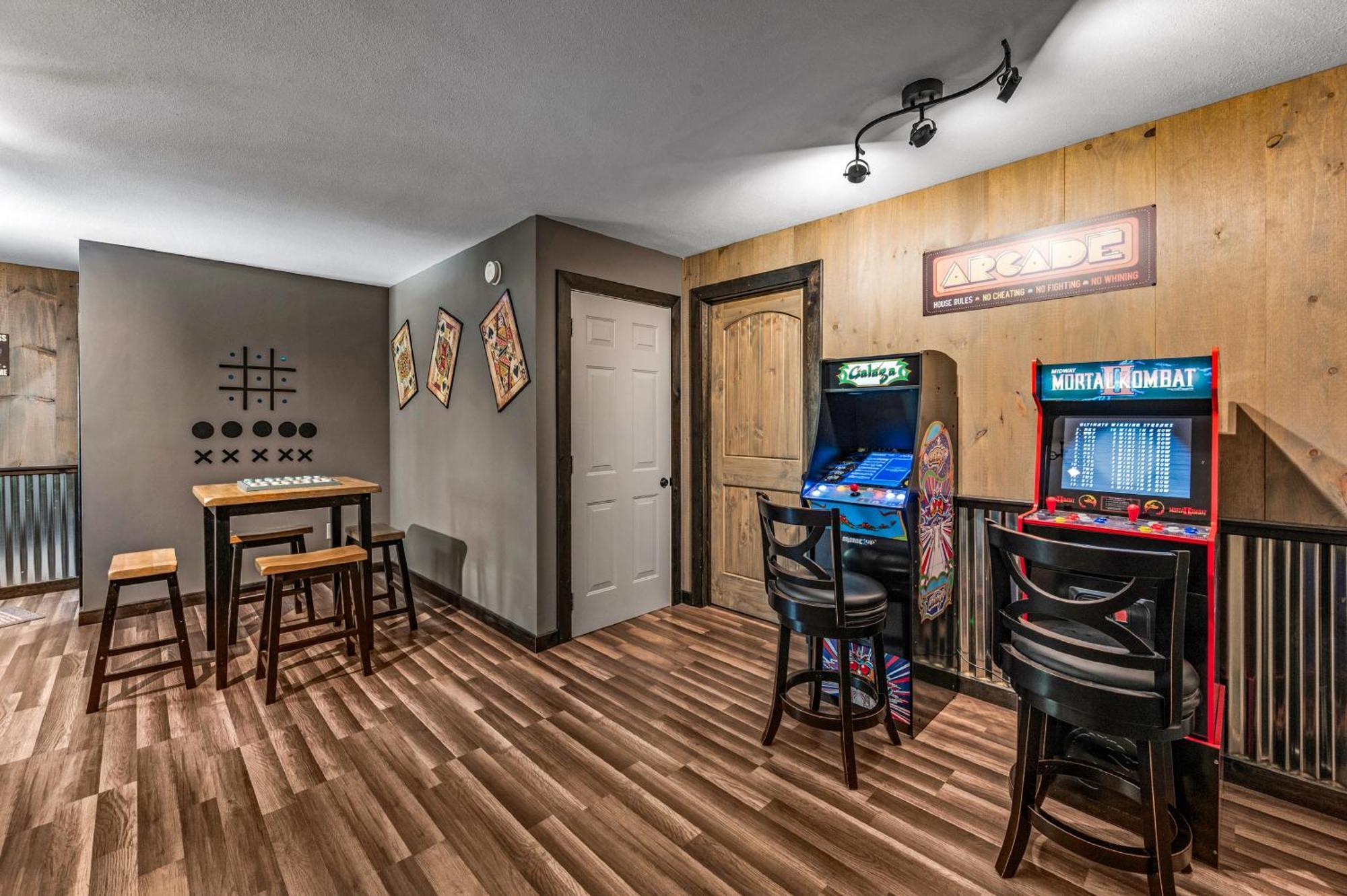 Lil Cabin In The Cove! Mtn Views, Theater, Hot Tub, Games, King Beds, Prime Location! เซอเวียร์วีล ภายนอก รูปภาพ