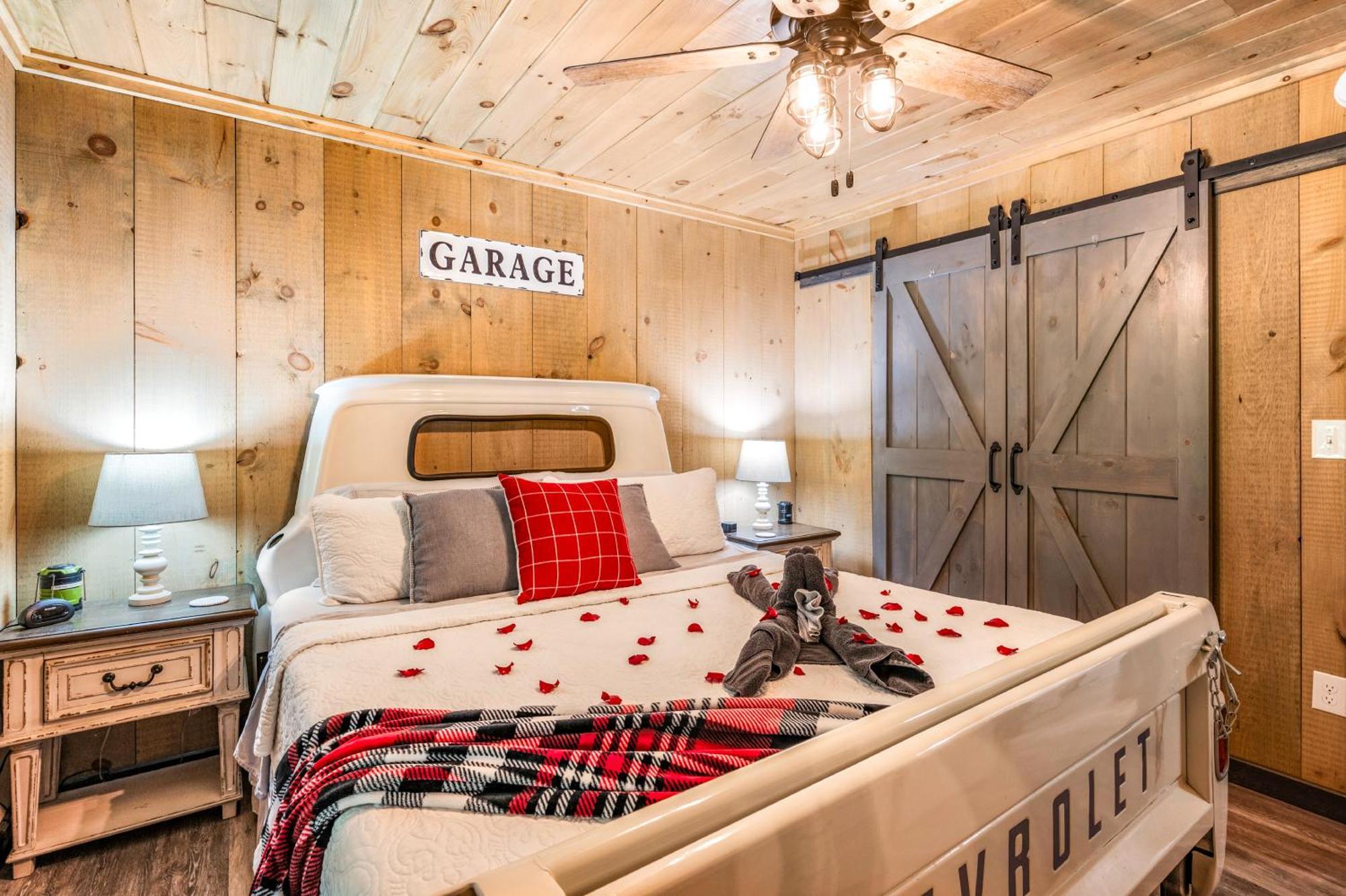 Lil Cabin In The Cove! Mtn Views, Theater, Hot Tub, Games, King Beds, Prime Location! เซอเวียร์วีล ภายนอก รูปภาพ