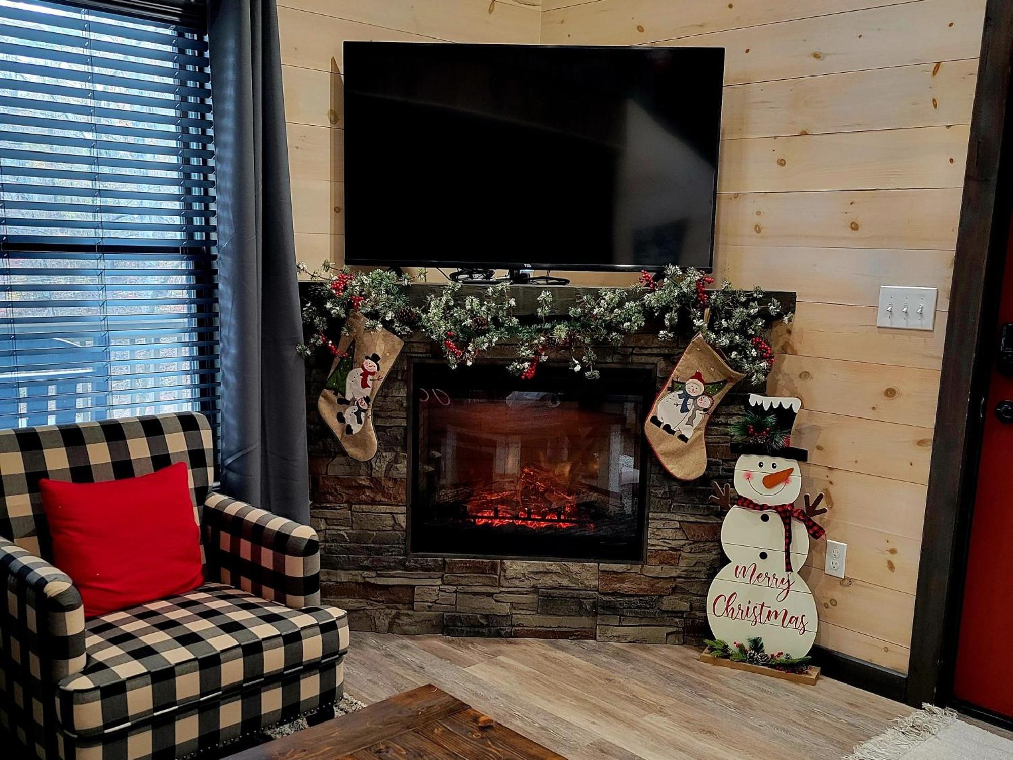 Lil Cabin In The Cove! Mtn Views, Theater, Hot Tub, Games, King Beds, Prime Location! เซอเวียร์วีล ภายนอก รูปภาพ